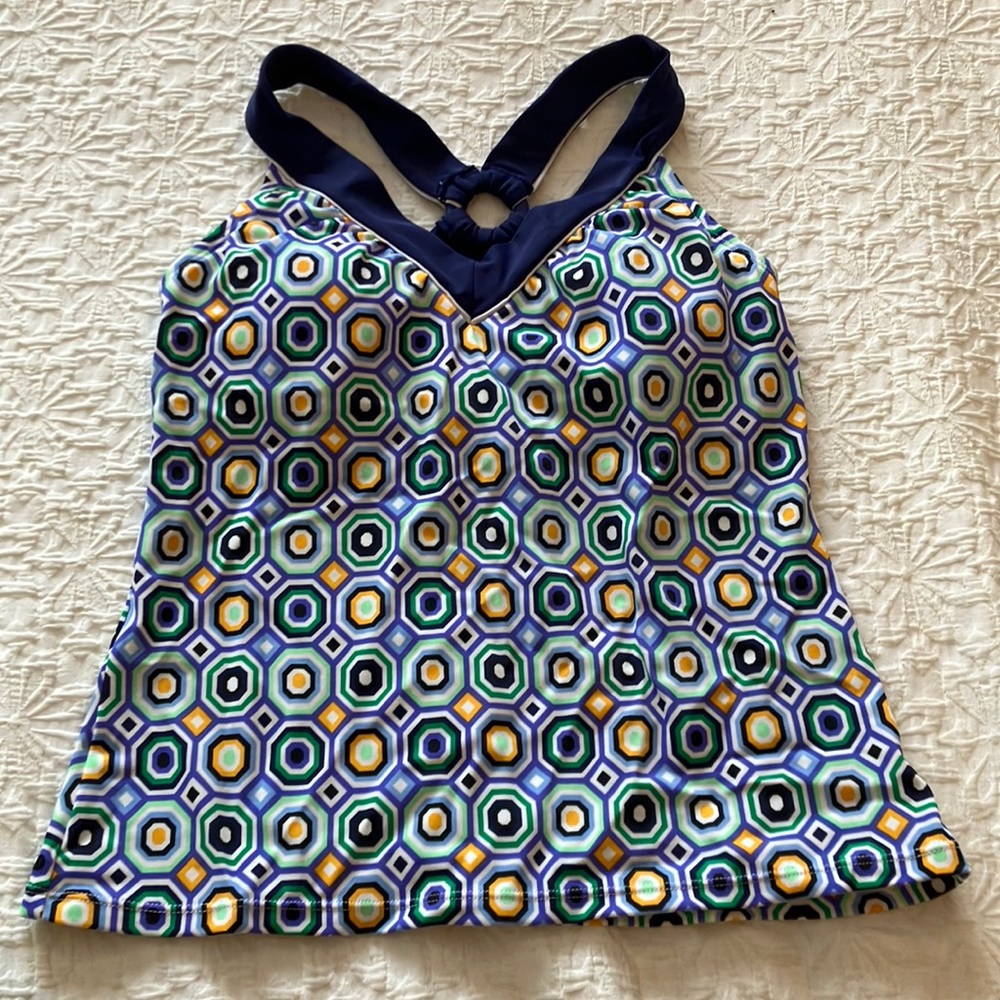 Patterned tankini with navy straps and built in bra.